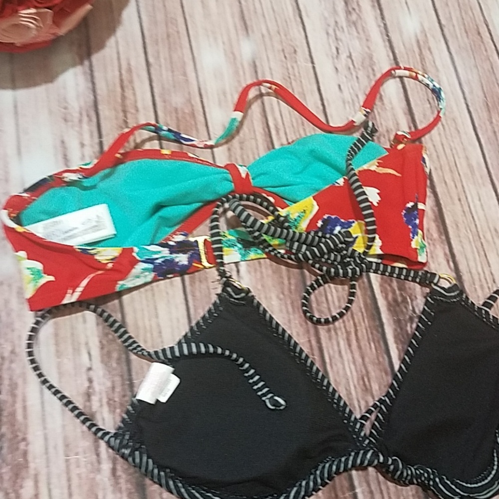 Bundle of 2 small swim tops - Picture 5 of 7